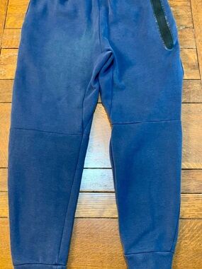 Nike Sportswear Tech Fleece Joggers in the Midnight Navy/Black colorway